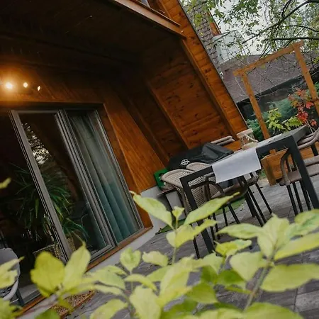 Nyaktekercs Wood Cabin - Hot Tub